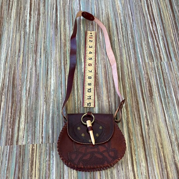 Tooled Leather Purse Small Shoulder Bag Embossed Design Wood Closure 6.5" Tall - Picture 6 of 7